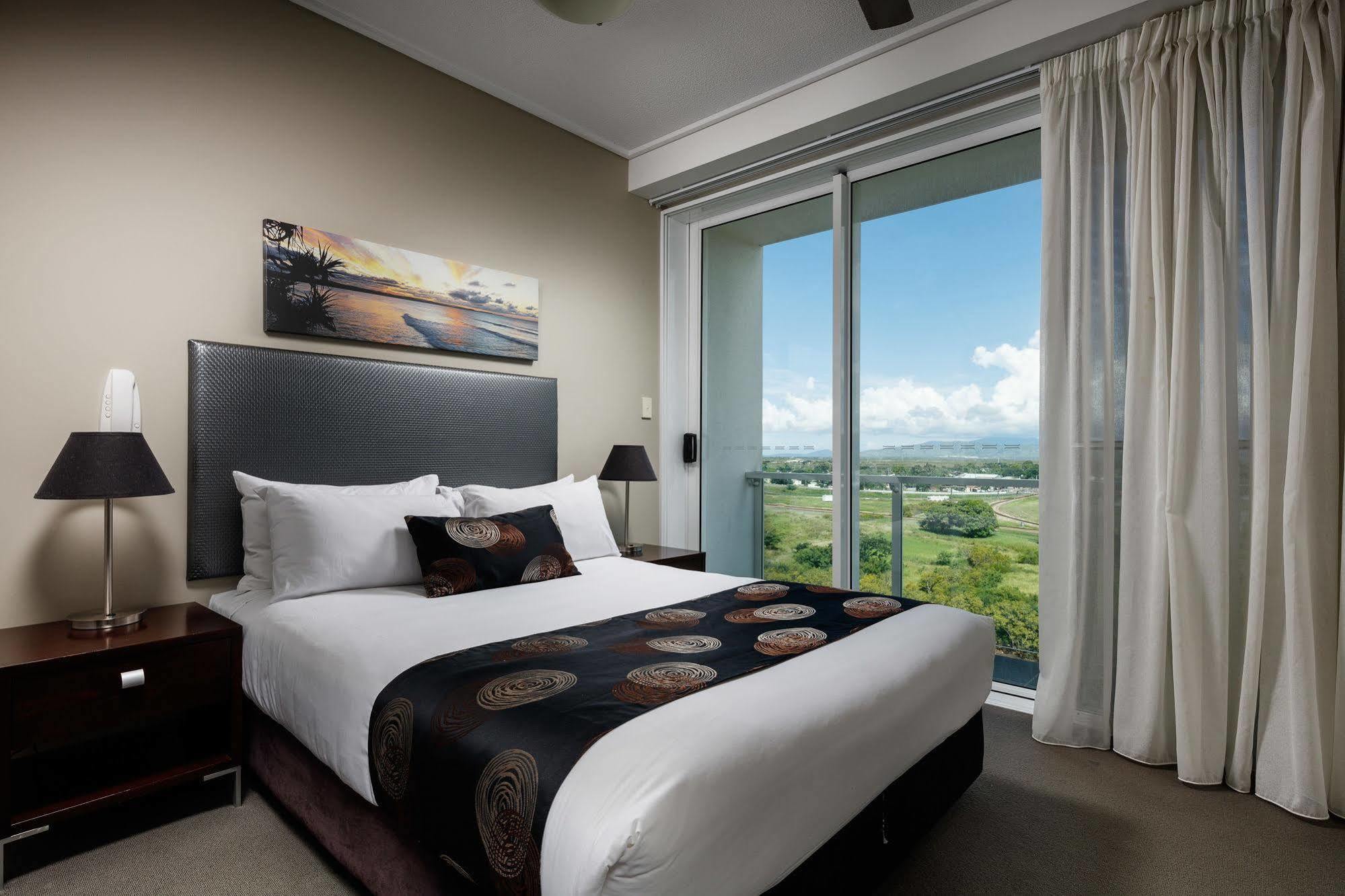 Central Holborn Apartments Townsville Esterno foto