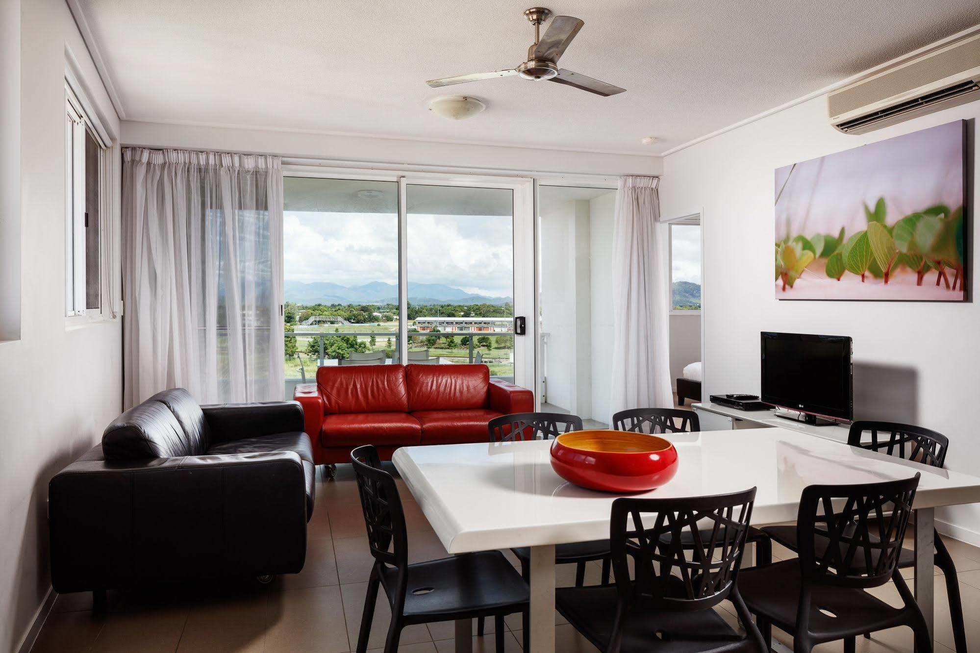 Central Holborn Apartments Townsville Esterno foto
